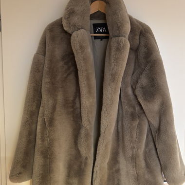 Cappotto corto in pelliccia sintetica