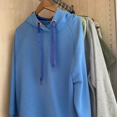 Blauer Pullover 