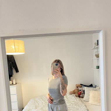 graues T-shirt