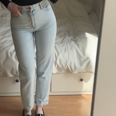 Jeans Zara a vita alta mom fit 