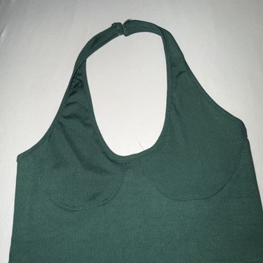 Top verde con schiena scoperta