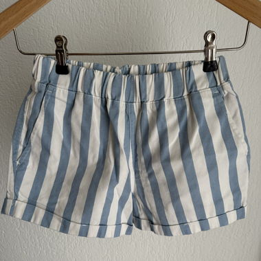 Short mit streifen 