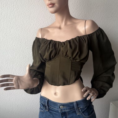 Crop Top kaki con maniche a sbuffo di SOHO
