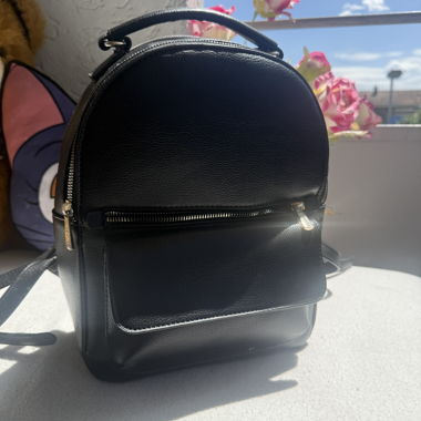 Zaino Nero con Tasca Frontale