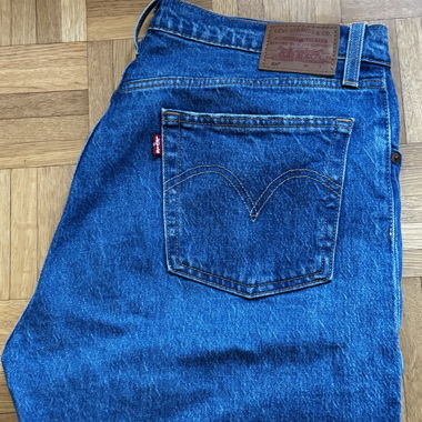 Levis