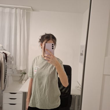 T-shirt vert clair avec imprimé