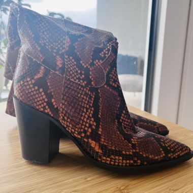 Globus Cowboy Boots 