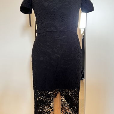 Abito in pizzo nero