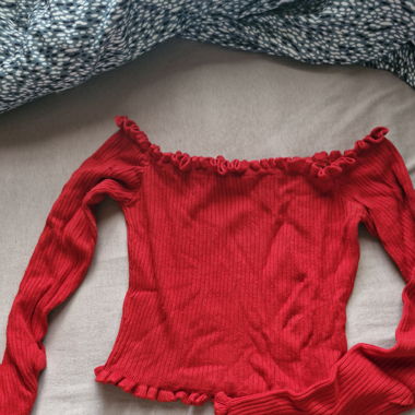 Pull crop top 