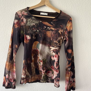Top in mesh a manica lunga