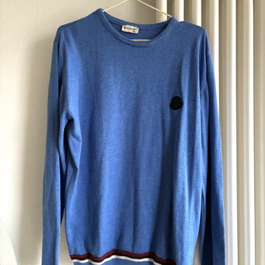 Pull bleu