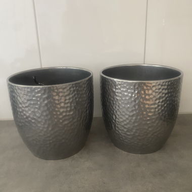 2 round Uebertoepfe