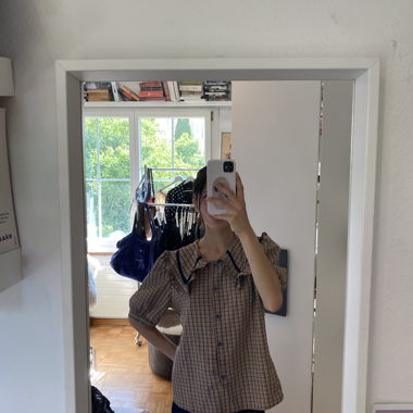 puffed-sleeved blouse