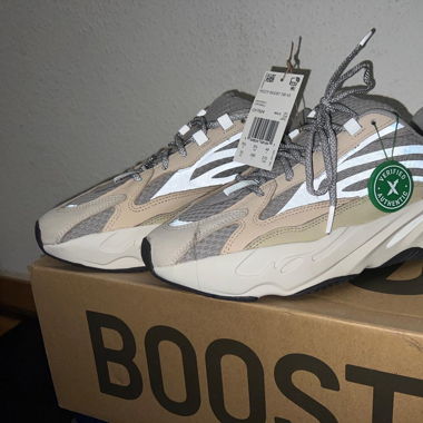 Adidas Yeezy Boost 700 Cream 