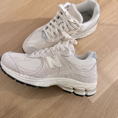 New Balance 2002R Sneaker beige