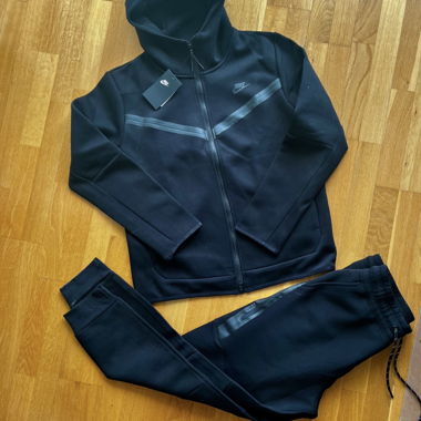 Black Nike Jogging Set