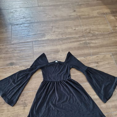 Schwarzes Kleid