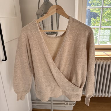 Beiger Wickel-Pullover NA-KD