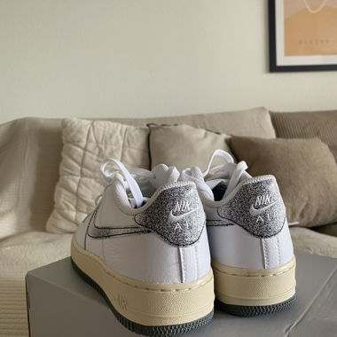 Nike Air Force 1 LV8 3