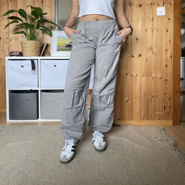 grey stradivarius parachut pants 