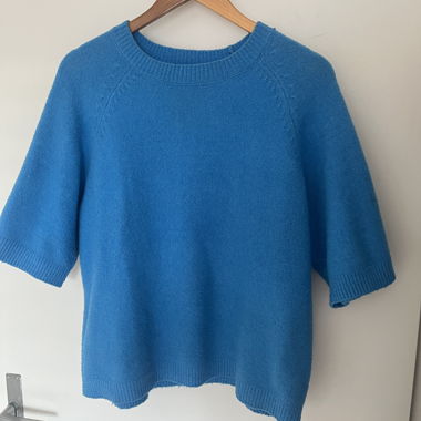Blauer Kurzarm-Strickpullover