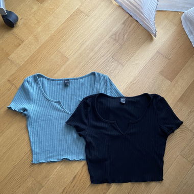 2 Oberteile 