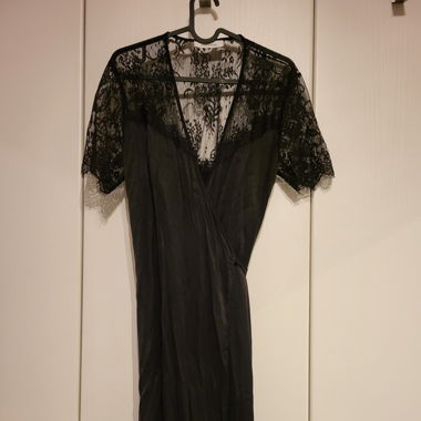 Wickelkleid mit Spitzen