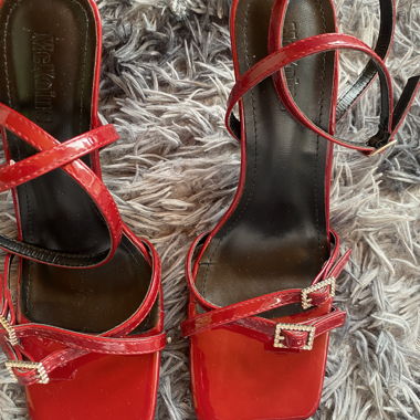 Sandales rouges à talons hauts
