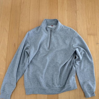 Graues Quarter-Zip-Sweatshirt
