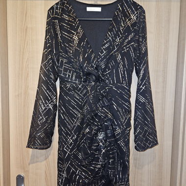 Robe portefeuille noire à motifs