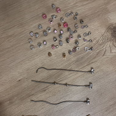 5 charm armbänder & charms