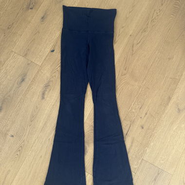 Subdued flare leggings