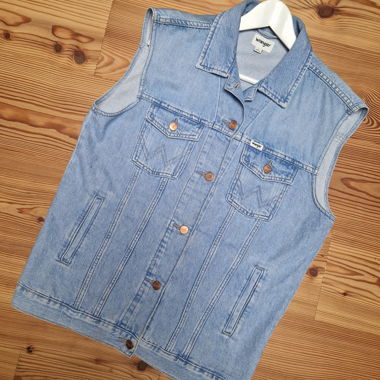 Sleeveless denim vest