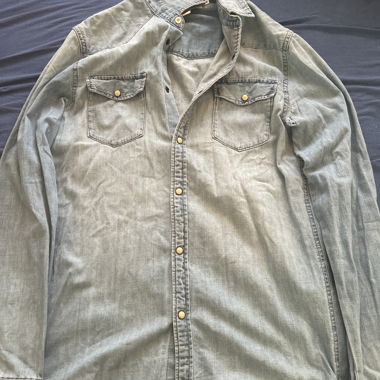 Chemise en jean avec poches poitrine