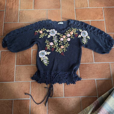 COLOLA knitted embroidered top