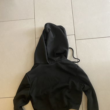 Schwarzer Pullover 