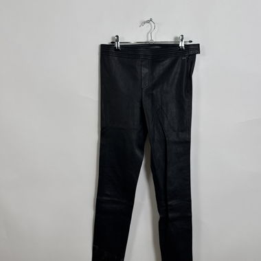 Pantalon noir en cuir synthétique