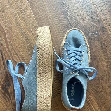 Blaue Sommerschuhe