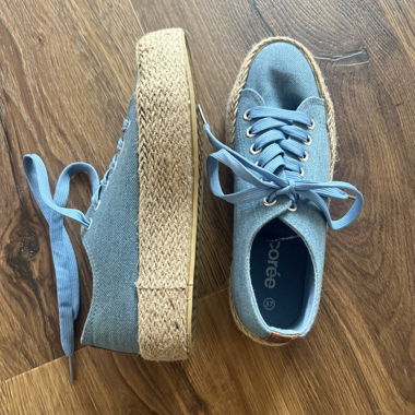 Blaue Sommerschuhe