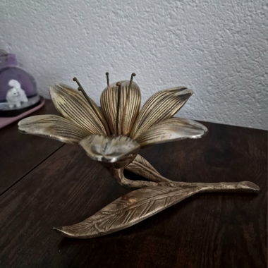 Stunning vintage 70s brass flower ashtray