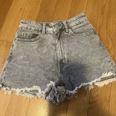 Grey denim shorts, size 32