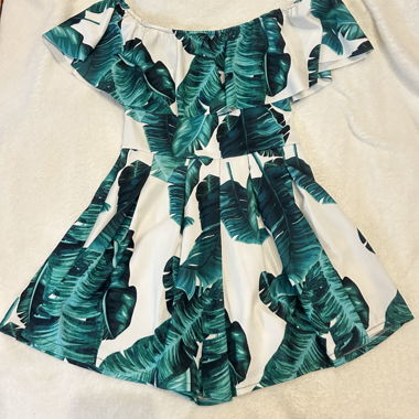 Short off-shoulder playsuit with foliage print