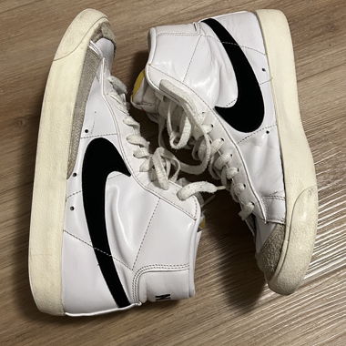 Nike Blazer Sneakers      