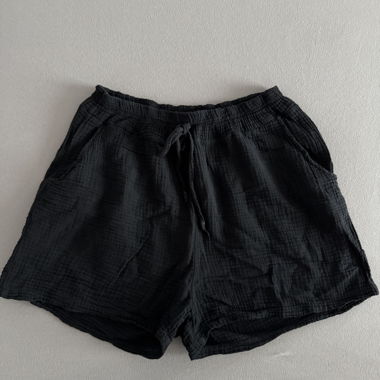 BLACK LOOSE SHORTS