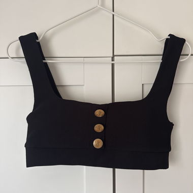 ZARA schwarzes Crop Top mit goldenen Knöpfen