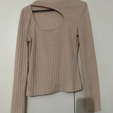 Maglione beige con bel dettaglio