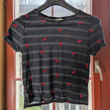 Trillium Cherry & Stripe Graphic Tee XS