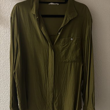 Olivgruene MNG Bluse mit Brusttasche