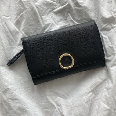 Portefeuille noir avec anneau doré