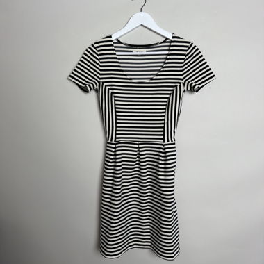 Robe à manches courtes rayée